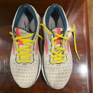 Women's Brooks Ghost 13 Gray Running Shoes, Size 7